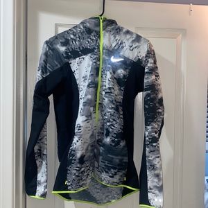 Black and white Nike running jacket